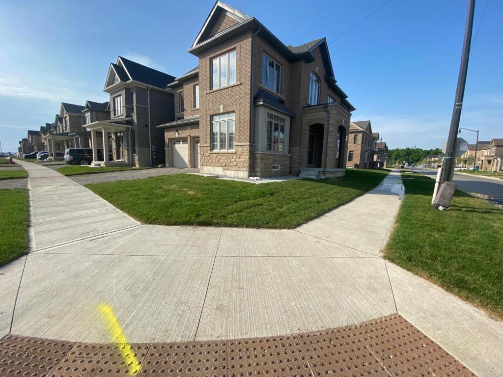 537 Veterans Dr Brampton On L7A 0C4 Villa Esterno foto