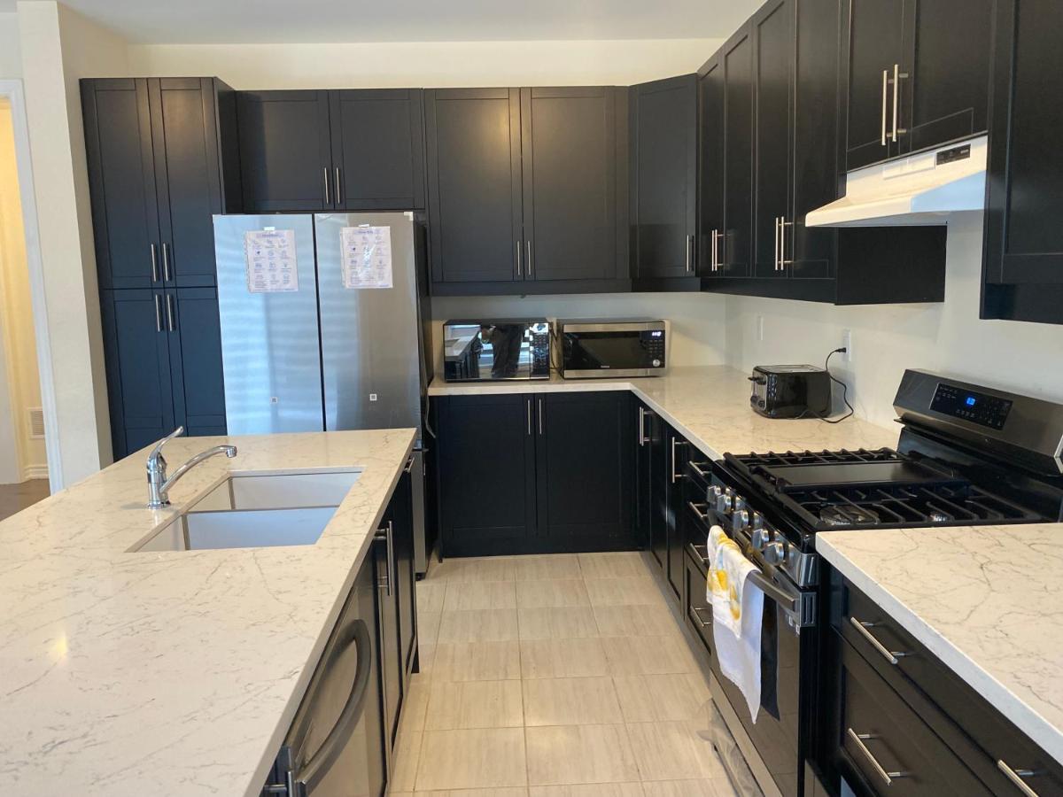 537 Veterans Dr Brampton On L7A 0C4 Villa Esterno foto