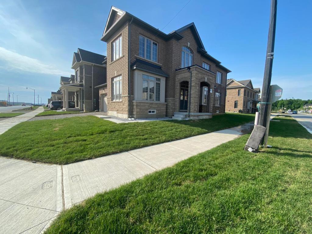 537 Veterans Dr Brampton On L7A 0C4 Villa Esterno foto