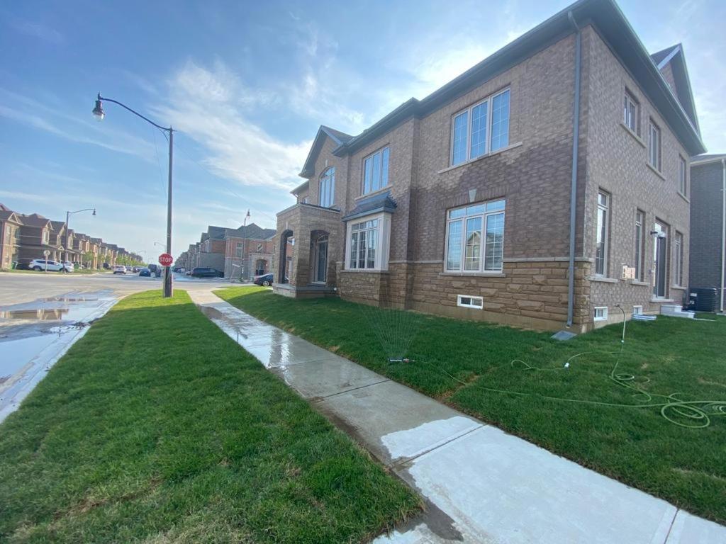 537 Veterans Dr Brampton On L7A 0C4 Villa Esterno foto