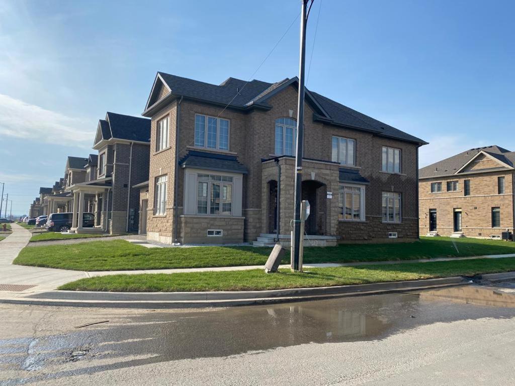 537 Veterans Dr Brampton On L7A 0C4 Villa Esterno foto