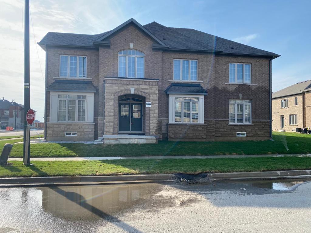 537 Veterans Dr Brampton On L7A 0C4 Villa Esterno foto